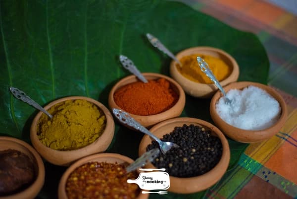 spices pots